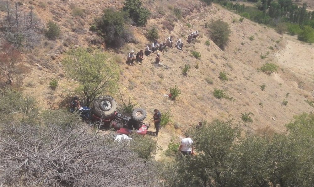 Karaman'da Devrilen Traktörün Altında Kalan Sürücü Öldü