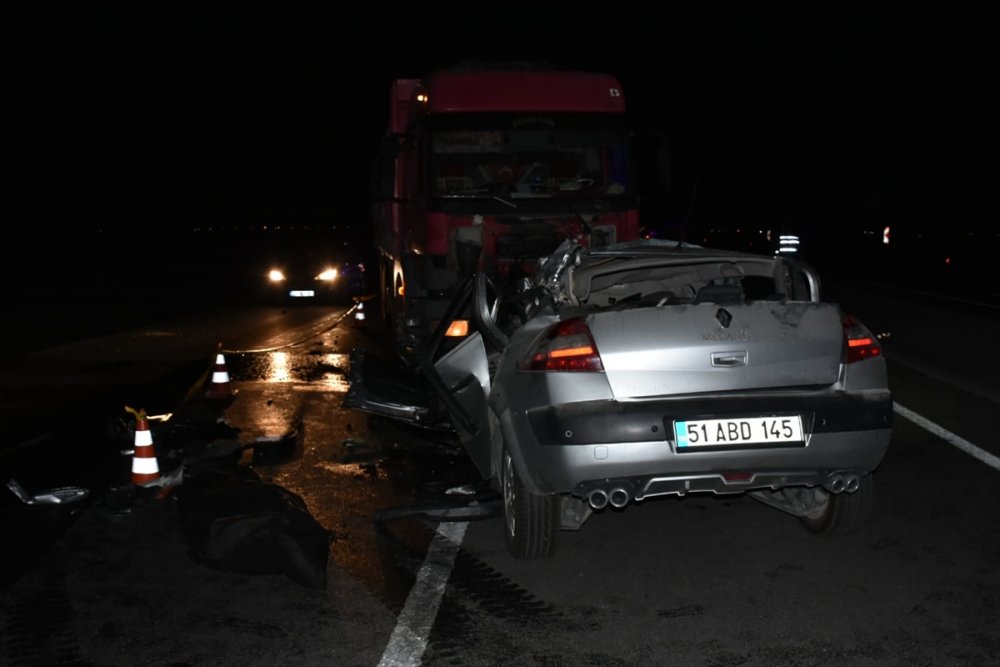 Aksaray'da kamyonla otomobil çarpıştı: 1 ölü