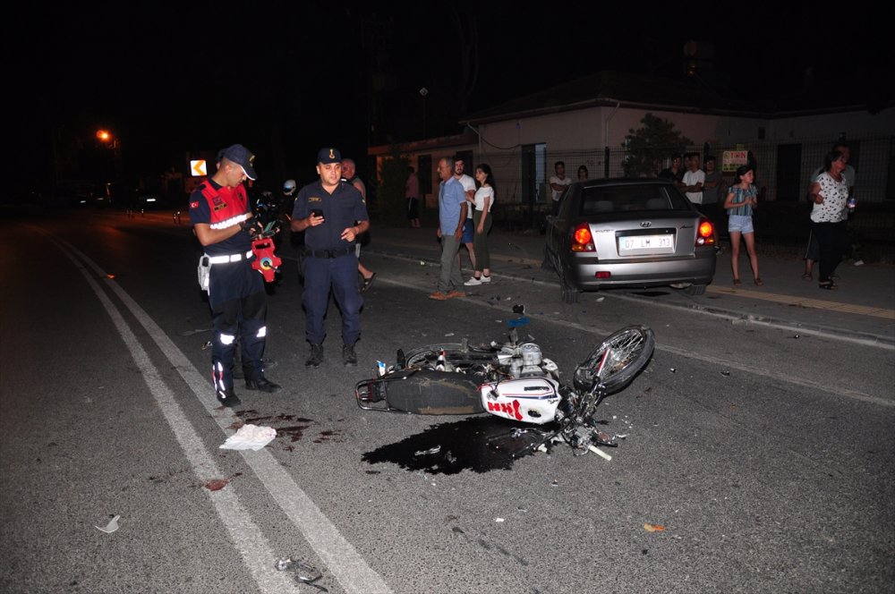 Antalya'da Otomobille Motosiklet Çarpıştı: 1 Ölü