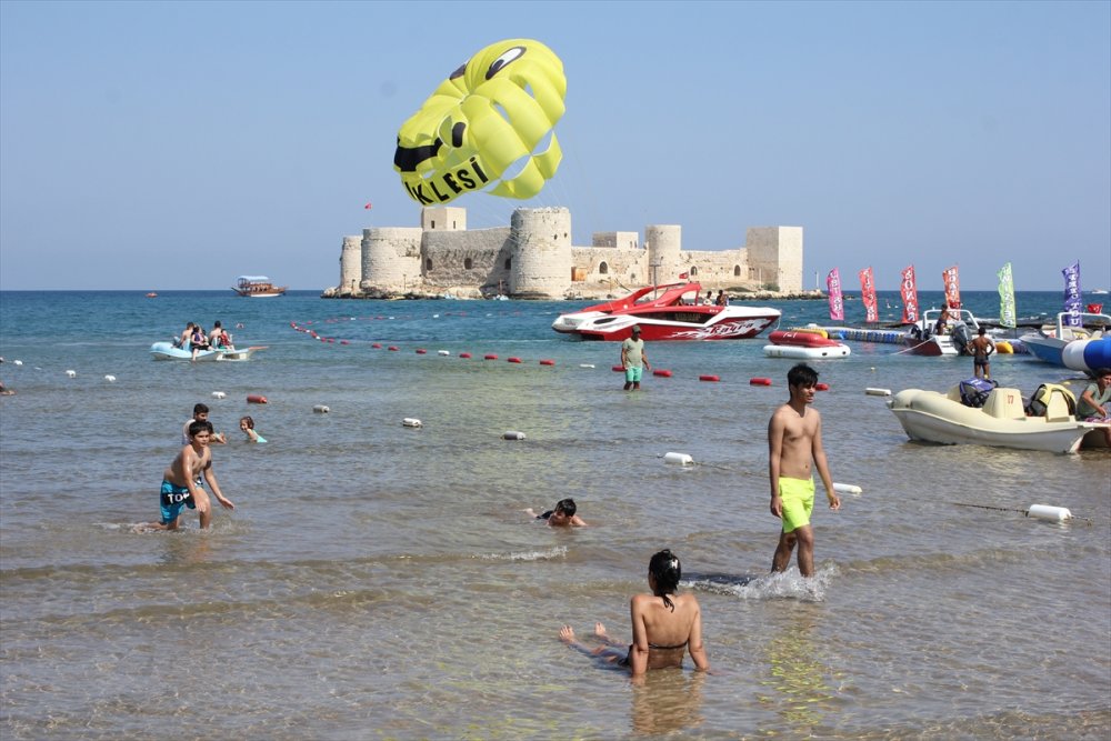 Mersin'in Turizm Merkezi Kızkalesi'ndeki İşletmeciler Bayram Tatilinden Umutlu
