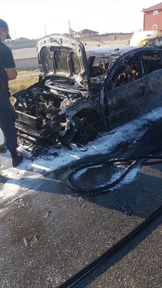Konya’da Seyir Halindeki Otomobil Yandı