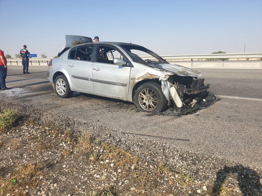 Konya’da Seyir Halindeki Otomobil Yandı