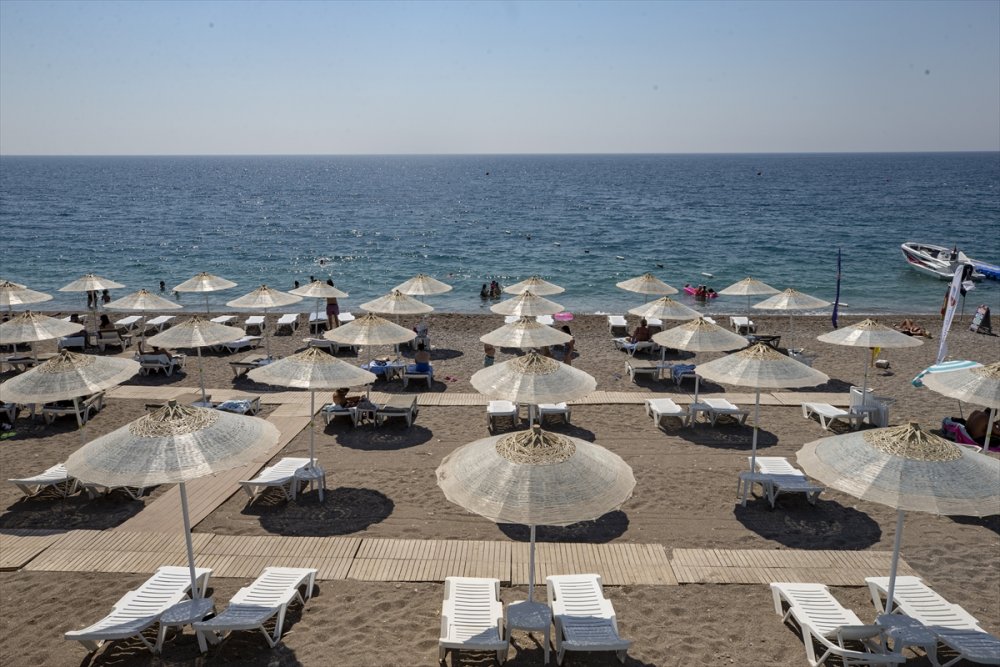 Antalya Sahillerinde Bayram Yoğunluğu