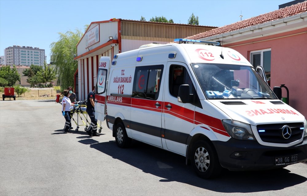 Kayseri'de Otomobil Devrildi: 1 Ölü, 3 Yaralı