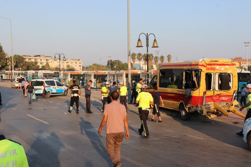 Mersin'de Zincirleme Trafik Kazası: 6 Yaralı
