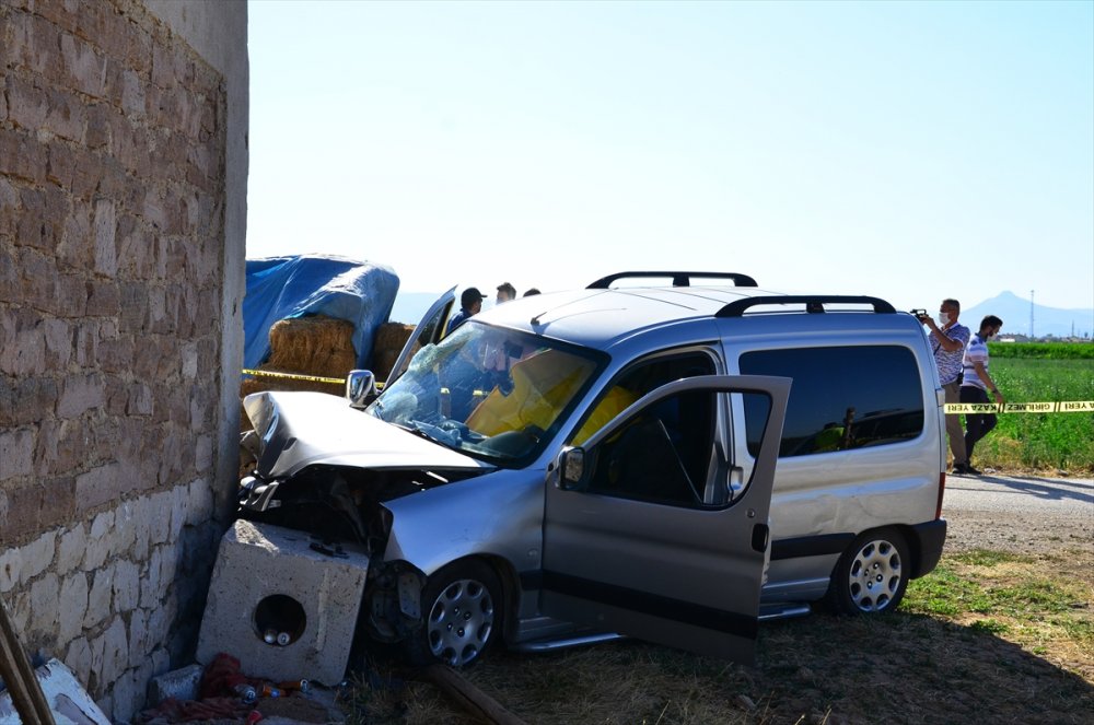 Konya'da Kontrolden Çıkan Araç Eve Çarptı: Bir Ölü