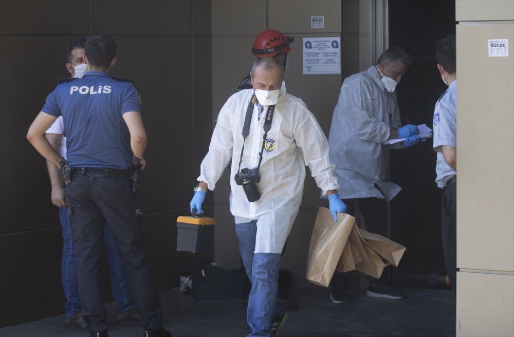 Antalya'da Asansör Boşluğunda Erkek Cesedi Bulundu