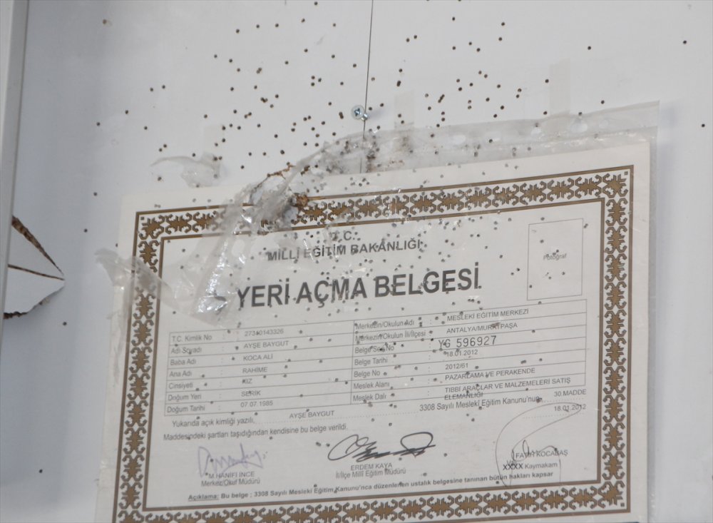 Antalya'da Eczaneye Silahlı Saldırı Zanlısı Yakalandı