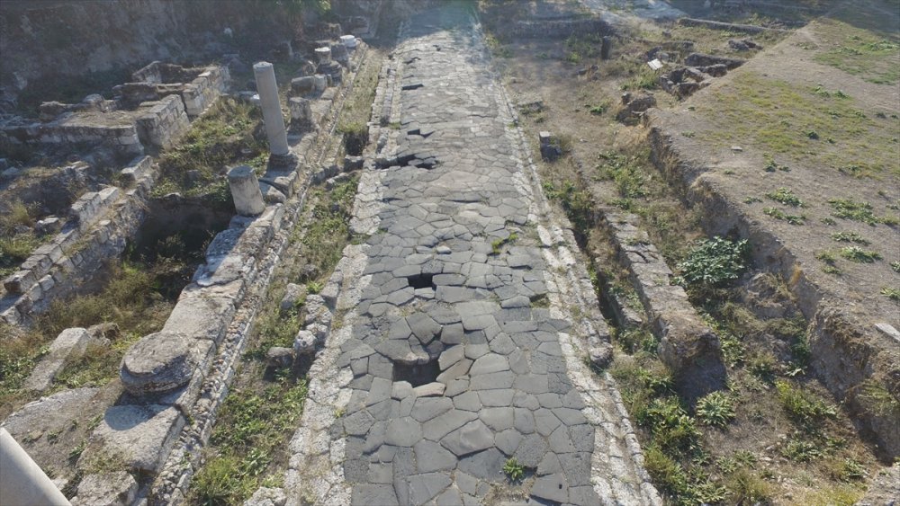 Mersin'de Temel Kazısı Sırasında Bulunan Antik Roma Yolu Turizme Kazandırılıyor