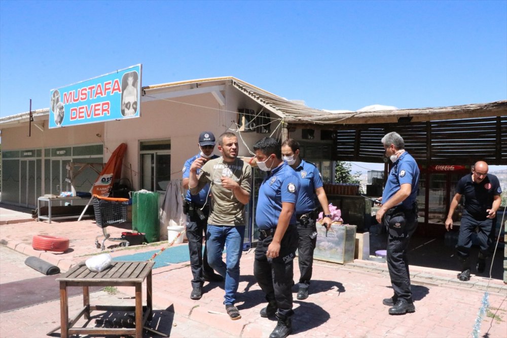 Mesire Alanında İşlettiği Kafeyi Ateşe Verdi