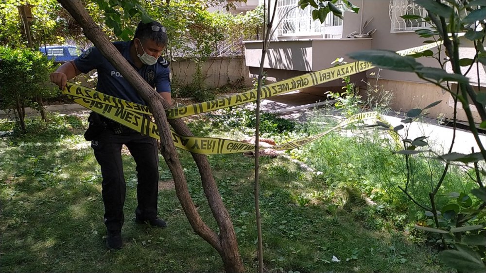 Konya'da Birinci Kattaki Evinin Penceresinden Düşen Yatalak Hasta Öldü