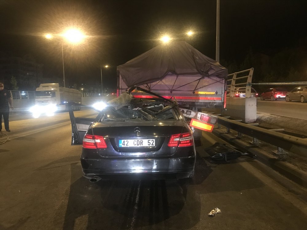 Konya'da Otomobil Tıra Arkadan Çarptı: 2 Yaralı