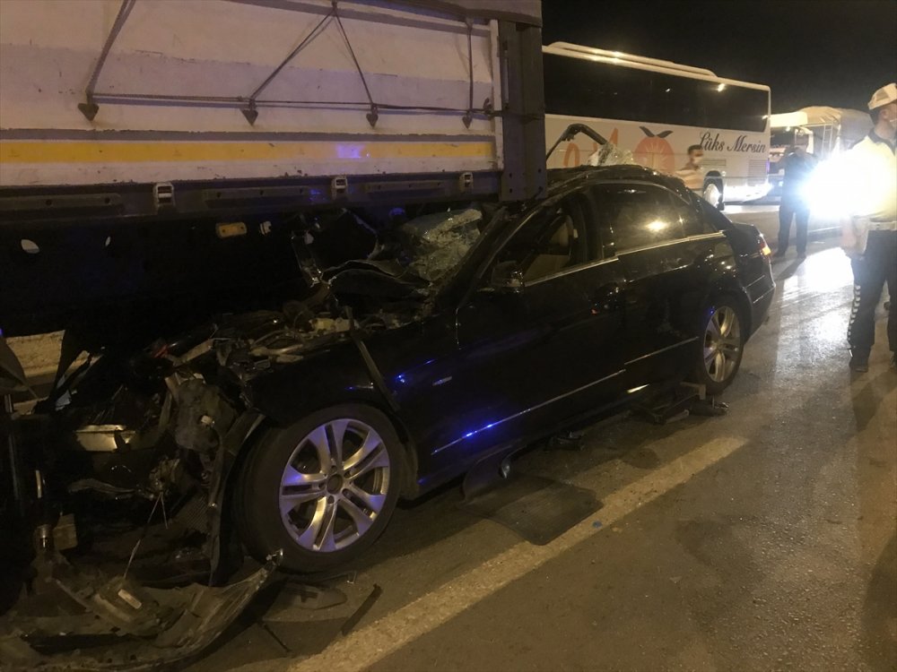 Konya'da Otomobil Tıra Arkadan Çarptı: 2 Yaralı