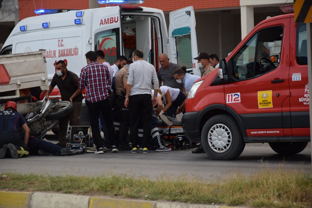 Kulu'da Kamyonete Arkadan Çarpan Motosikletin Sürücüsü Yaralandı
