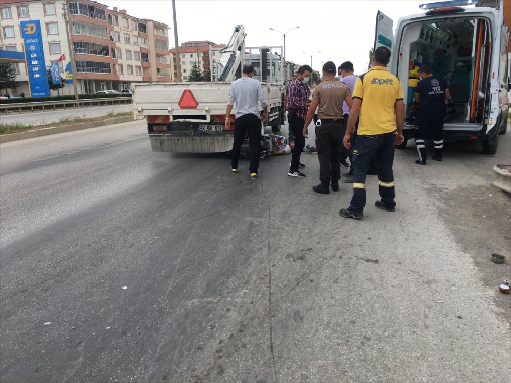 Kulu'da Kamyonete Arkadan Çarpan Motosikletin Sürücüsü Yaralandı