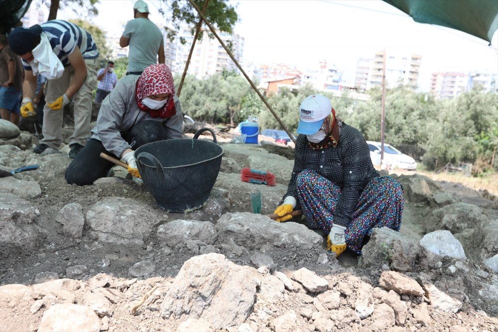 Mersin'de Şair Aratos'un Anıt Mezarı Kazılarında İç Duvara Ulaşıldı