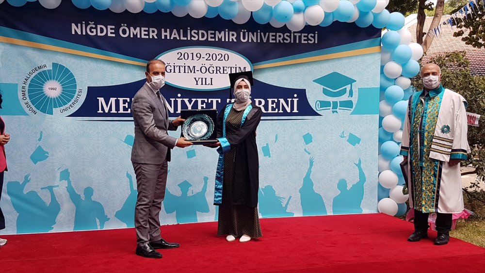 Niğde Ömer Halisdemir Üniversitesinde Mezuniyet Töreni Düzenlendi