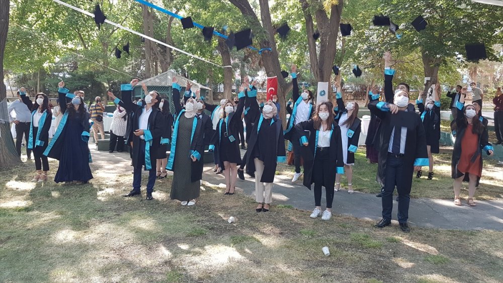Niğde Ömer Halisdemir Üniversitesinde Mezuniyet Töreni Düzenlendi