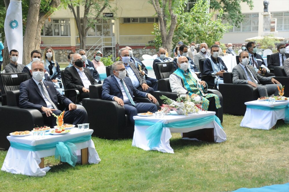 Niğde Ömer Halisdemir Üniversitesinde Mezuniyet Töreni Düzenlendi