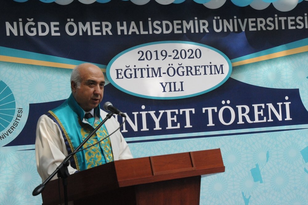 Niğde Ömer Halisdemir Üniversitesinde Mezuniyet Töreni Düzenlendi