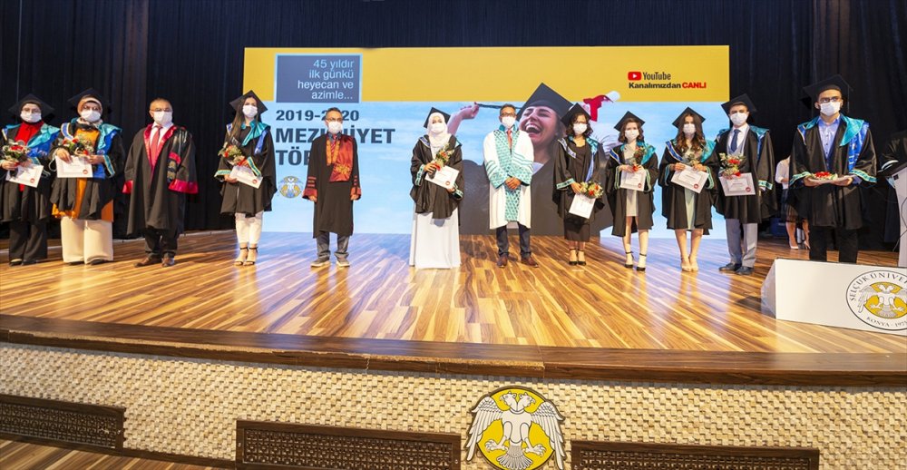 Selçuk Üniversitesinde Sosyal Mesafeli 45. Yıl Mezuniyeti