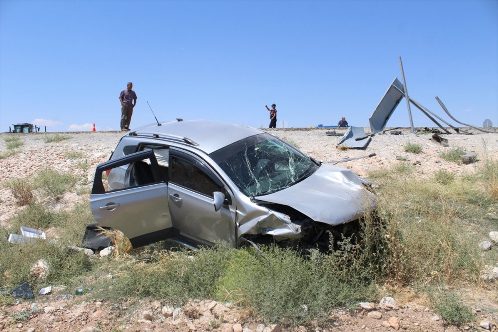 Konya'da İki Otomobil Çarpıştı: 3 Yaralı