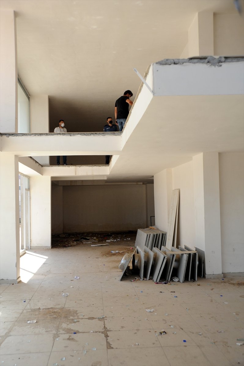 Antalya'da Bir Kişi Evinde Bir Kişi De Boş Dükkanda Ölü Bulundu