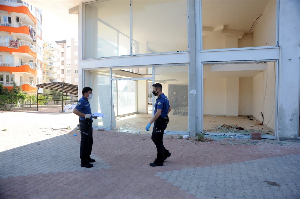 Antalya'da Bir Kişi Evinde Bir Kişi De Boş Dükkanda Ölü Bulundu