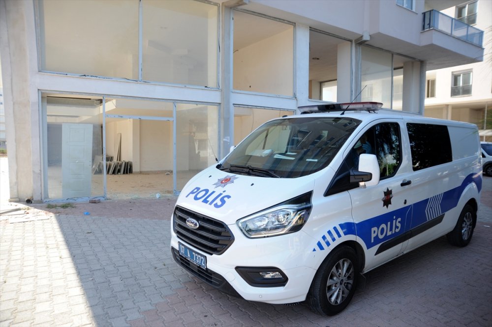 Antalya'da Bir Kişi Evinde Bir Kişi De Boş Dükkanda Ölü Bulundu