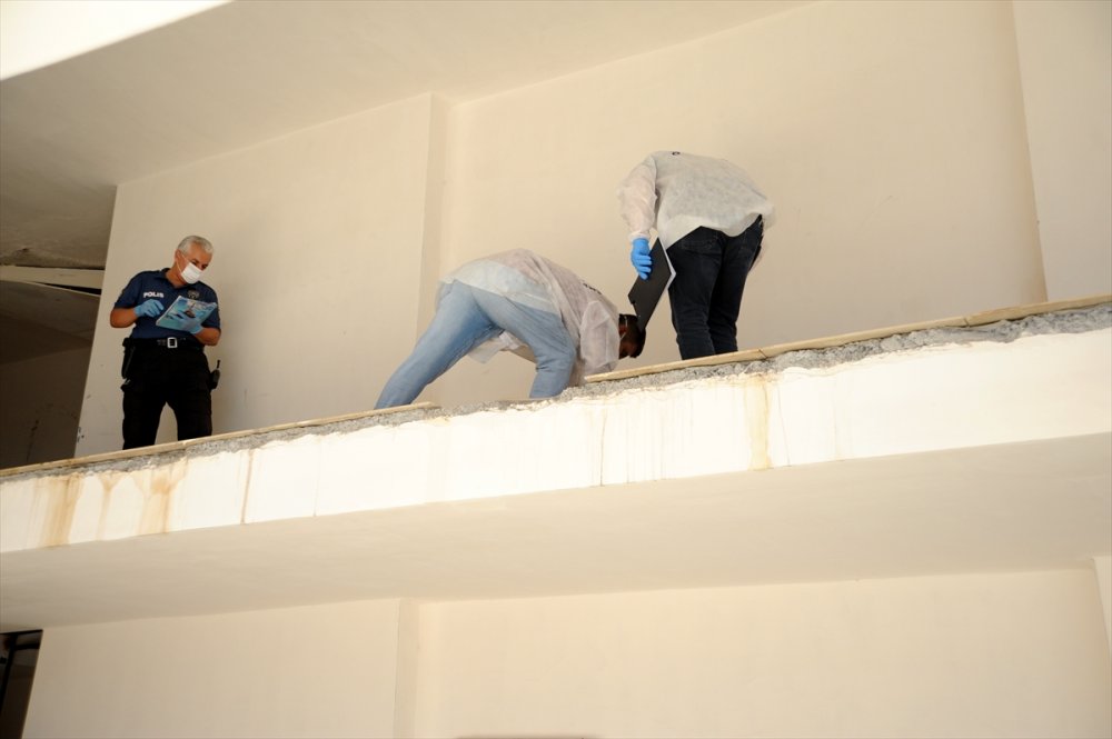 Antalya'da Bir Kişi Evinde Bir Kişi De Boş Dükkanda Ölü Bulundu