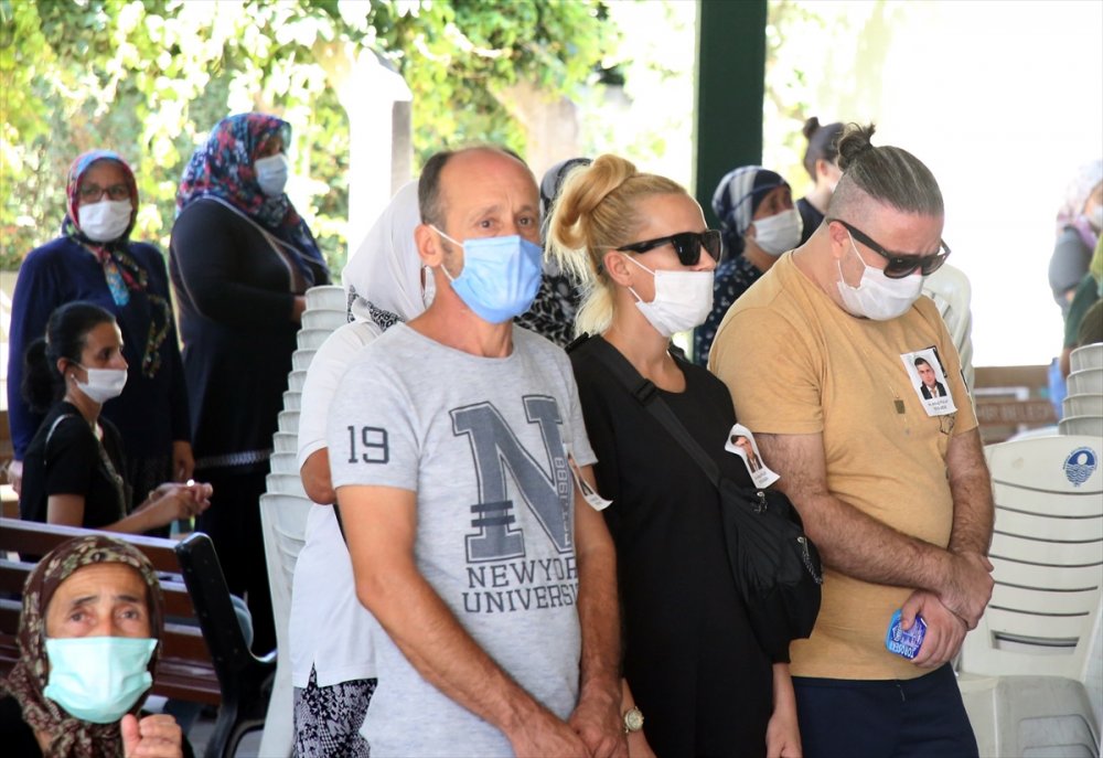 Hatay Vali Yardımcısının Öldürdüğü Kardeşi Ve Annesinin Cenazesi Mersin'de Defnedildi