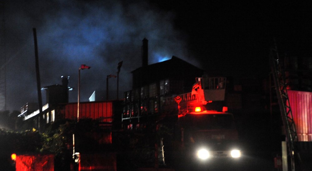 Antalya Osb'de Bir Fabrikada Çıkan Yangın Söndürüldü