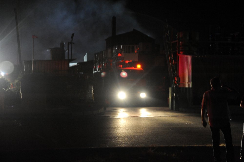 Antalya Osb'de Bir Fabrikada Çıkan Yangın Söndürüldü