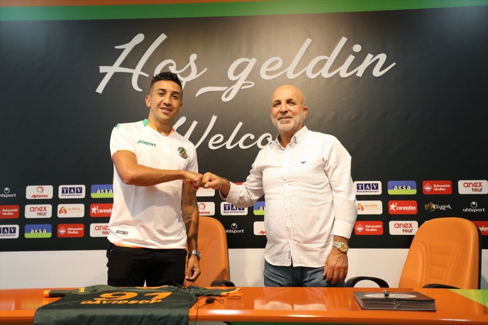 Aytemiz Alanyaspor, 3 Futbolcuyla Sözleşme İmzaladı