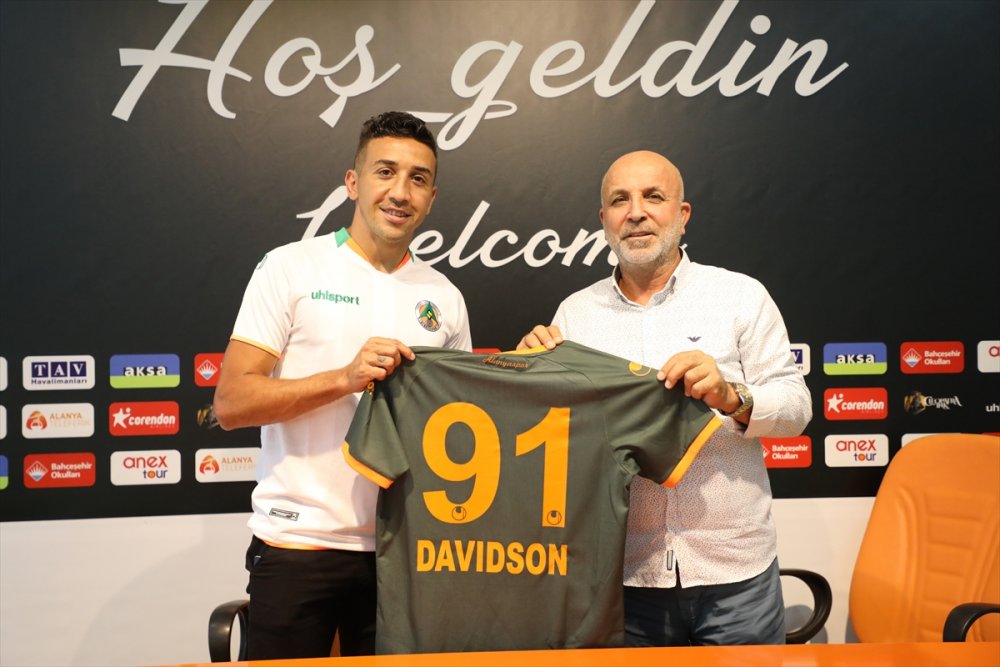 Aytemiz Alanyaspor, 3 Futbolcuyla Sözleşme İmzaladı