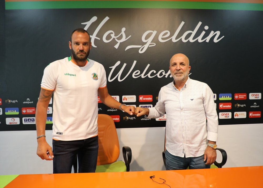 Aytemiz Alanyaspor, 3 Futbolcuyla Sözleşme İmzaladı