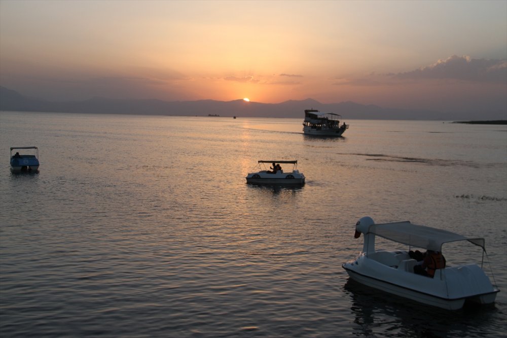 Beyşehir Gölü'nde Günbatımı Turları Yoğun İlgi Görüyor