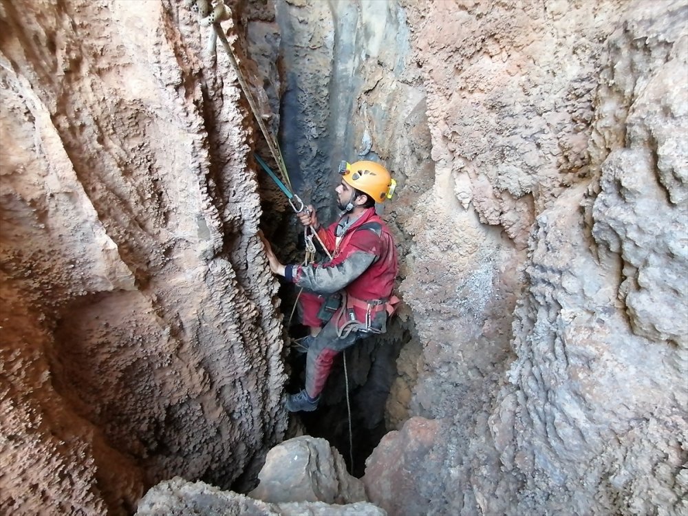 Mersin'de Yürüyüş Grubunun Bulduğu Mağarada İnceleme