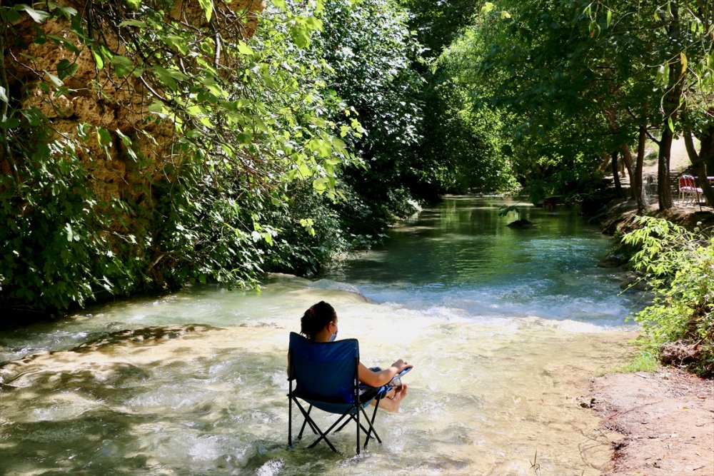 Sündiken Dağları'nın Yamacındaki Gürleyik Çayı Ziyaretçilerini Hayran Bırakıyor