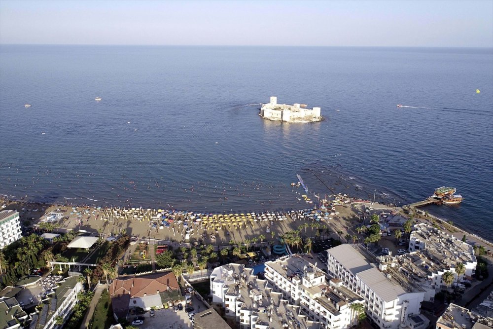 Mersin Sahillerinde Hafta Sonu Yoğunluğu