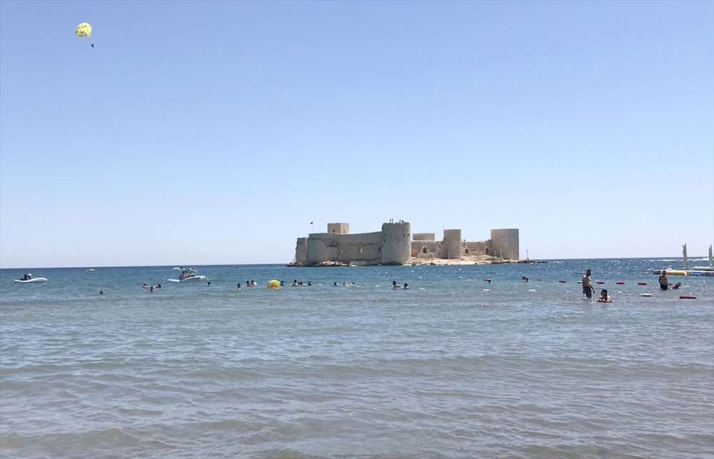 Mersin Sahillerinde Hafta Sonu Yoğunluğu