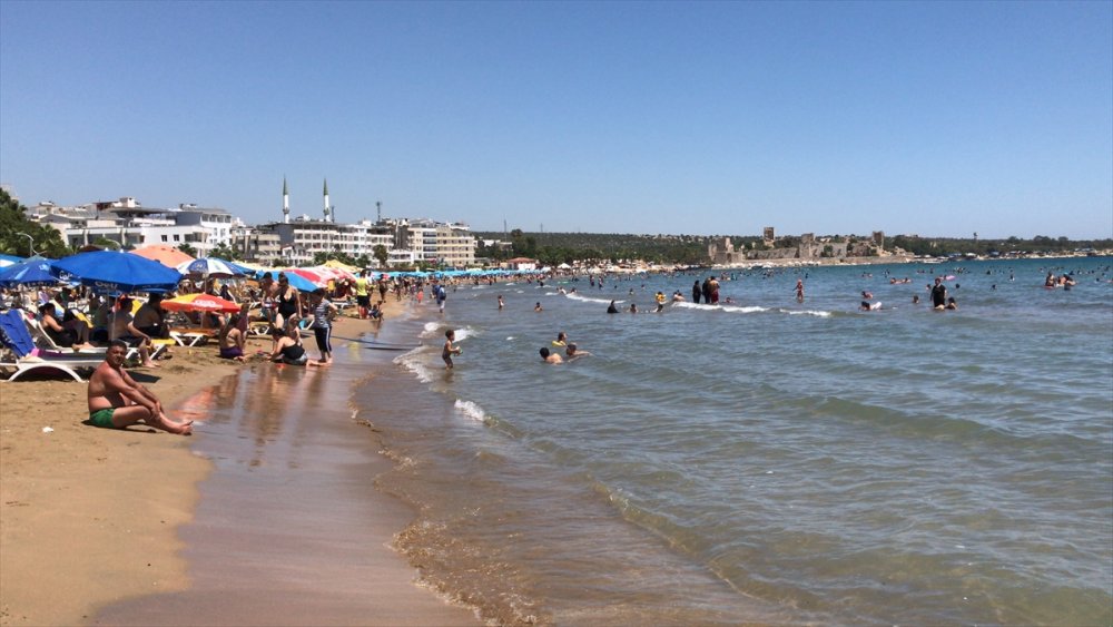 Mersin Sahillerinde Hafta Sonu Yoğunluğu