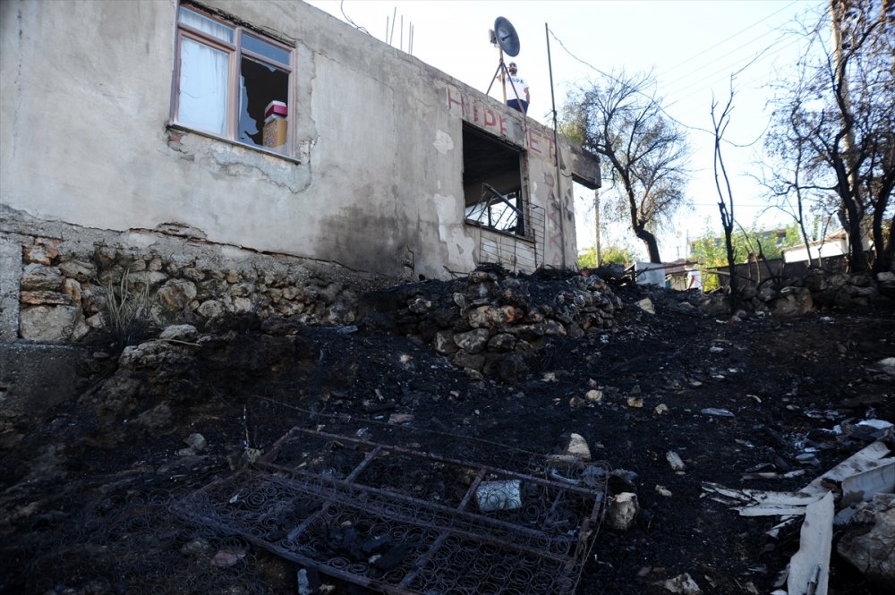 Antalya'da Çalılık Alanda Çıkan Yangın Söndürüldü