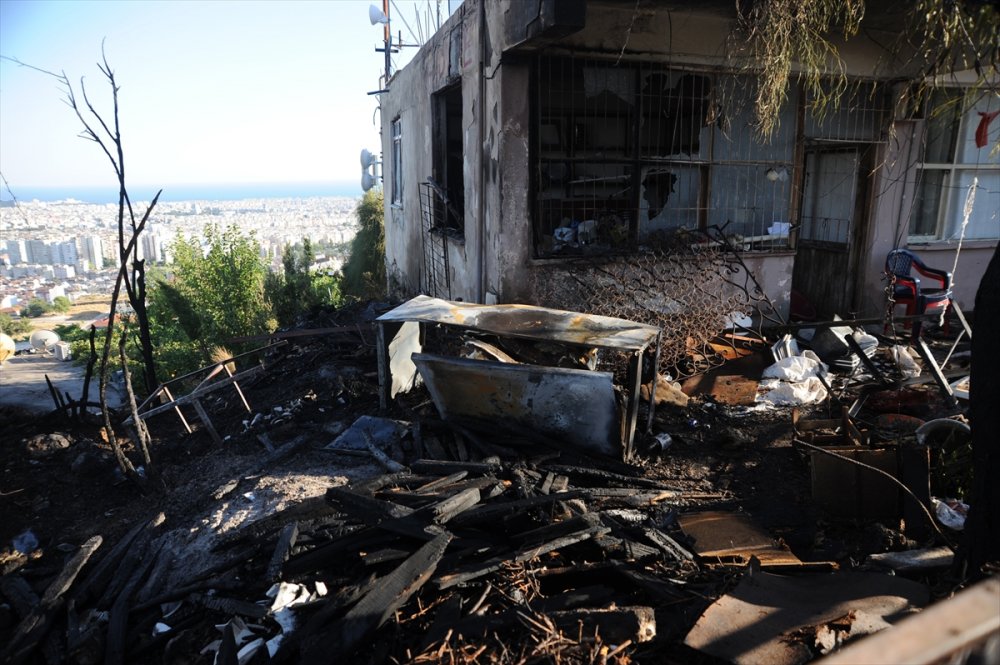 Antalya'da Çalılık Alanda Çıkan Yangın Söndürüldü