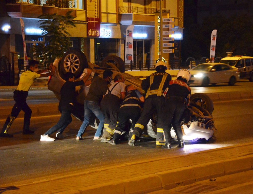 Karaman'da Otomobil Devrildi 2 Kişi Yaralandı