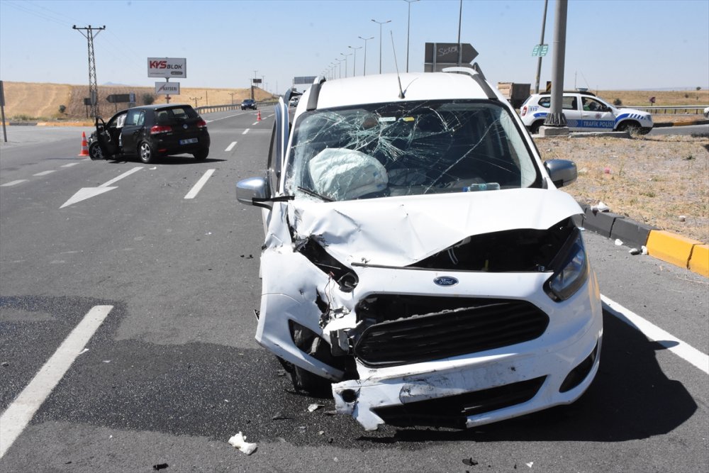 Kayseri'de Trafik Kazası: 6 Yaralı