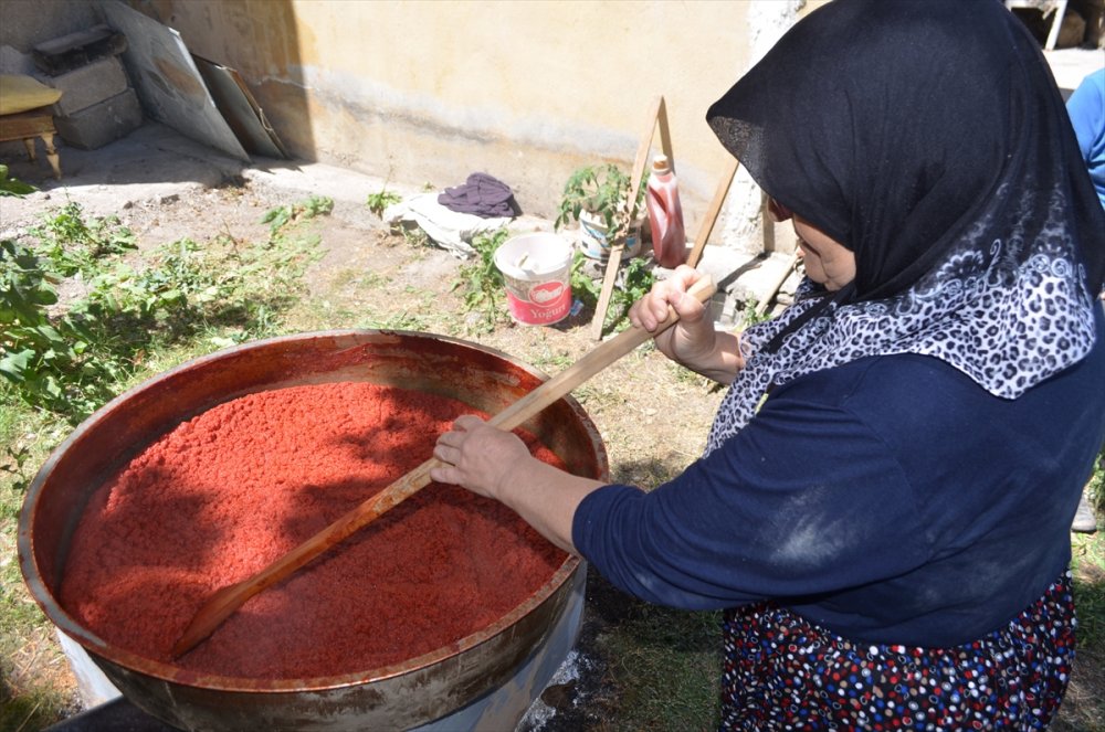 Kayseri'de Ev Salçası Mesaisi Başladı
