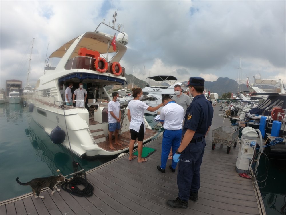 Antalya'daki Tekne Ve Yatlarda Kovid-19 Denetimi Yapıldı