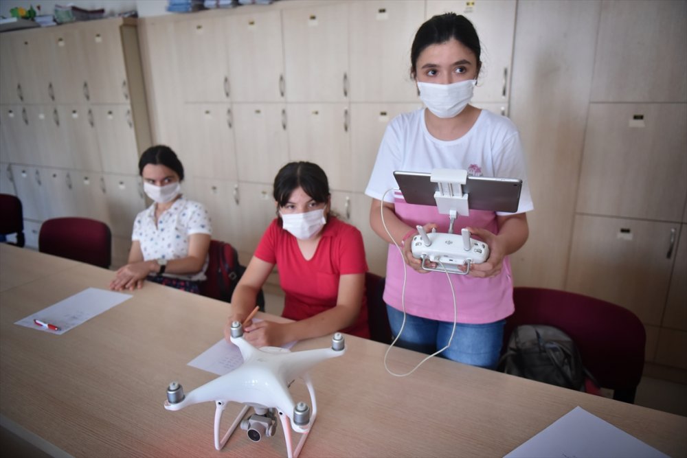 Eğitim Verilen Mersinli Çocuklar İlk Kez Drone Uçurmanın Heyecanını Yaşıyor