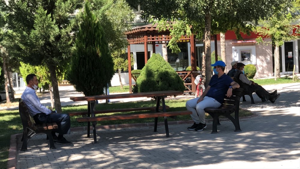 Kaymakam, Tebdili Kıyafetle Kovid-19 Denetimi Yaptı